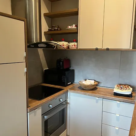 Apartment On 23 *